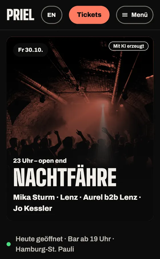 Dieselbe Startseite am Handy: das Artwork der Nachtfähre mit Line-up und darunter der Öffnungsstand des Tages.